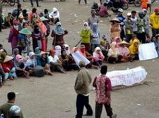 Rusuh Bima, 30 orang...