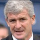 Mark Hughes resmi latih...