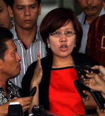 Rosa sembunyikan Bos...