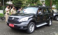 Mobil Esemka bentuk...