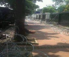 Pagar Kemendag dipasangi...