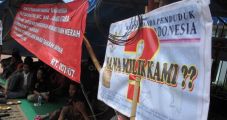 Cerita Tanah Merah,...