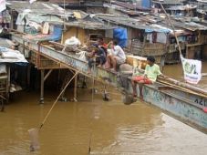 1.185 bangunan di Ciliwung...