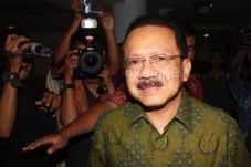 Tuntut upah, Foke suruh...