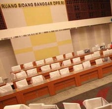 KPK periksa dokumen...