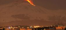 Gunung Etna di Italia...