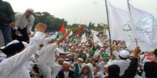 FPI tak mau pergi dari...