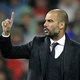 Guardiola pakai syal...