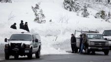 3 pemain ski tewas tertimbun...