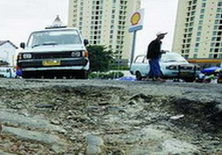 Perbaikan jalan rusak...