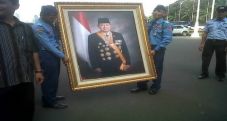 Spontan, mahasiswa merusak...