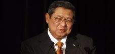 6 mahasiswa perusak...