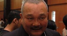 Alex : Dengan atau tanpa...