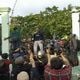 Demonstran jebol pagar...