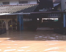 Banjir masih genangi...