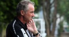 Alfred Riedl datang...