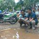 Protes jalan rusak,...