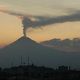 El Popo semburkan awan...