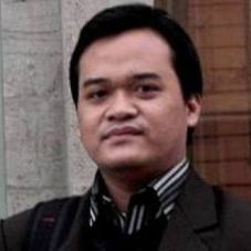Pengamat: Publik harus...