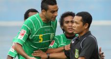 Dikerjai wasit lagi,...