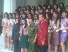33 wanita cantik temui...