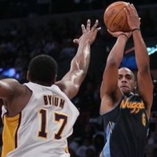 Bynum bawa Lakers hancurkan...