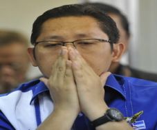 Palsukan nopol mobil,...