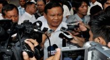 Prabowo bantah diduetkan...