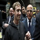 Zuckerberg ikut tanggung...