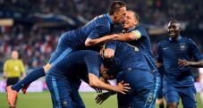 Awas, benteng Les Bleus...