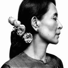 Suu Kyi memulai tur...