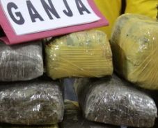 Pengirim paket ganja...