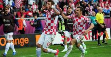 Mario Mandzukic kibarkan...