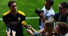 Elmander ingin bungkam...