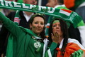 WAGs Irlandia tampil...