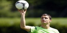 CR7 kecilkan Spanyol