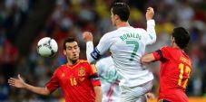Saling serang, Spanyol...
