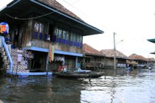 Sungai Musi meluap,...