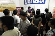 2012, pencari kerja...