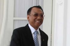 Tendang Presdir Exxon,...
