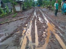 Banjir lumpur terjang...