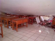 Atap SD di Bogor ambruk,...