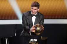 Lionel Messi rebut FIFA...