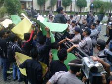 Mahasiswa tuntut Kajari...