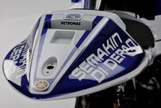 Rossi memberikan nafas...