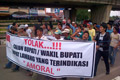 Warga laporkan cabup...