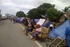 Ratusan warga Kampung...