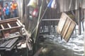 Dihantam ombak, tujuh...