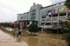 Pusat perbelanjaan Bekasi...