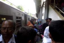 Kecewa, 350.000 penumpang...